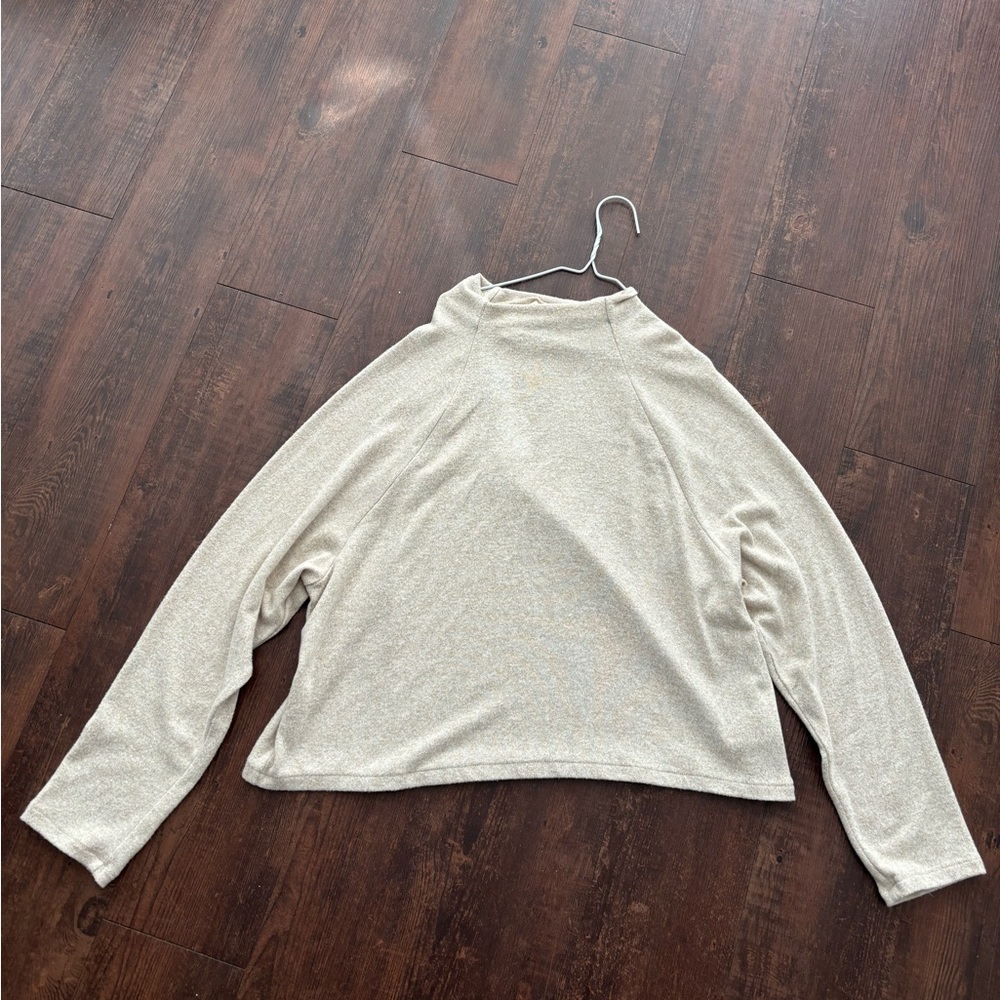 White Women’s Pullover Sweatshirt Size Small